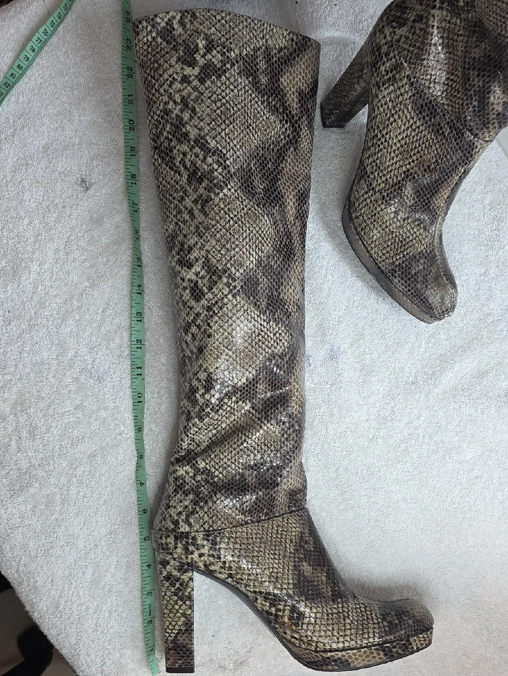 Stuart Weitzman Ladies 8.5N Knee High Tall Python Effect Boots Nice Chic Vguc